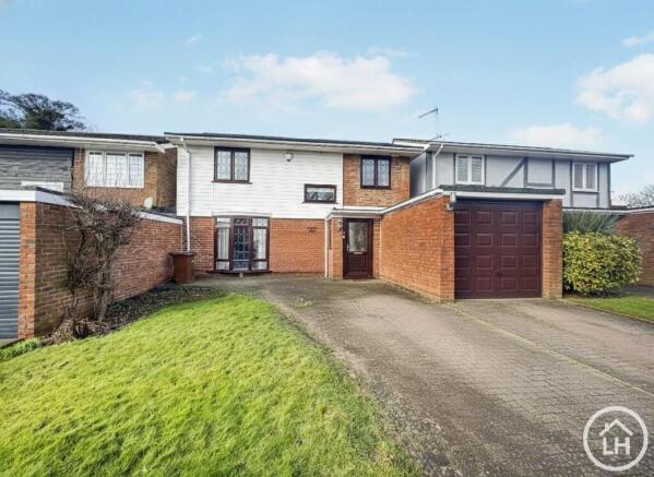4 bed property, in Cowbeck Close, £450,000
