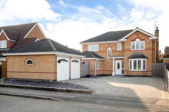 4 bed property, in Forest House Lane, £550,000