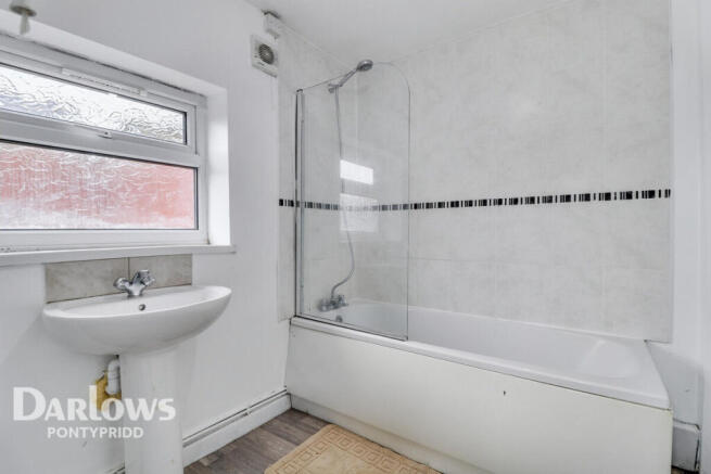 3 bed property, in Phillip Street, £110,000