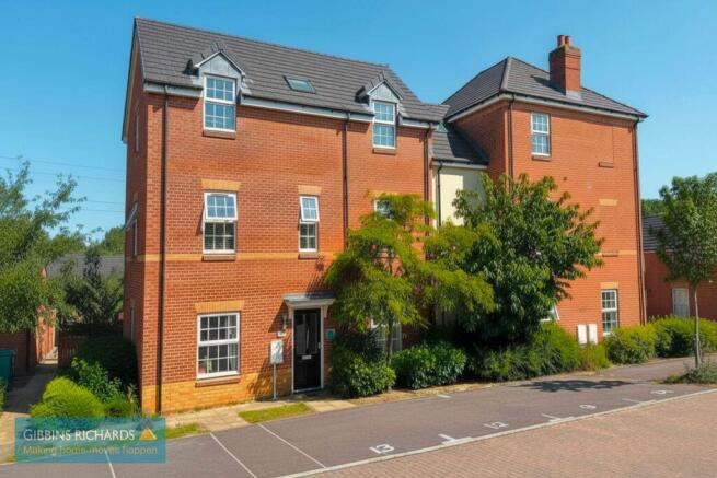 2 bed property, in Thomas Fox Road, £167,500