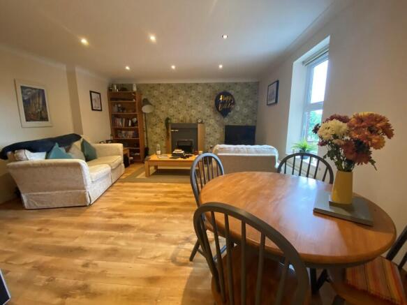 1 bed property, in Weavers Court, £90,000