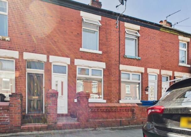 2 bed property, in Edgeley, £220,000