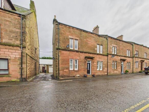 2 bed property, in 33A Albert Road, £85,000