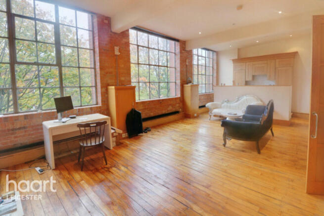 1 bed property, in Wellington Street, £160,000