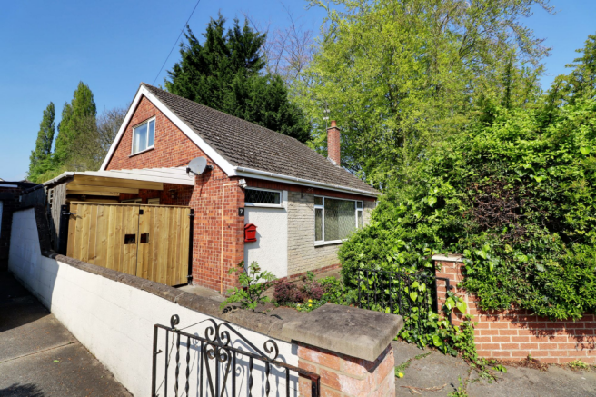 3 bed property, in Brooklands Avenue, £90,000