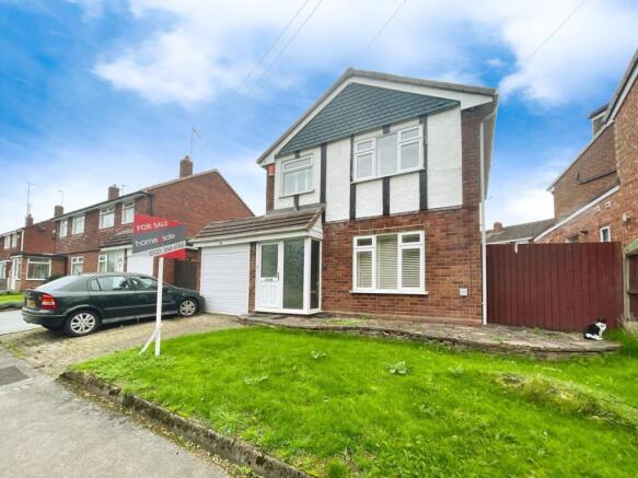 3 bed property, in Newton Gardens, £290,000