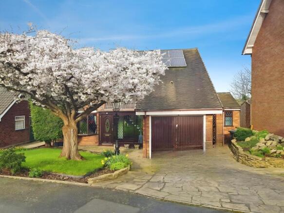 3 bed property, in Cottesmore Close, £425,000