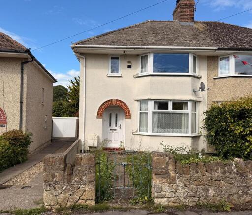 3 bed property, in Collinwood Road, £425,000