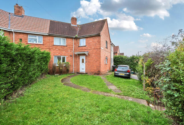 6 bed property, in Wilton Close, £440,000