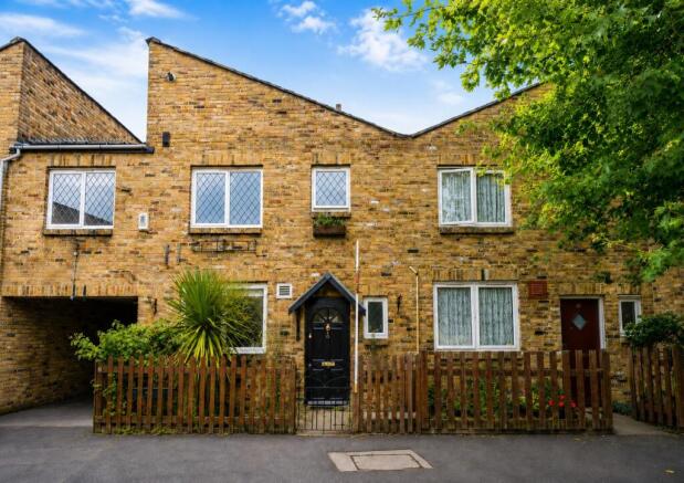4 bed property, in Hickmore Walk, £900,000
