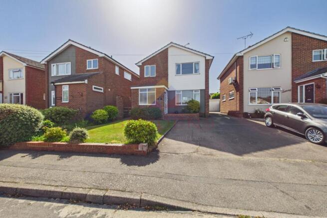 4 bed property, in Beehive Chase, £650,000