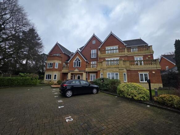2 bed property, in 18 Dellwood Park, £275,000