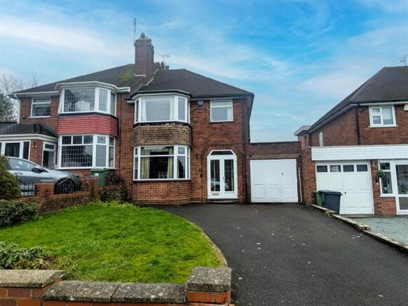 3 bed property, in Raddens Road, £350,000