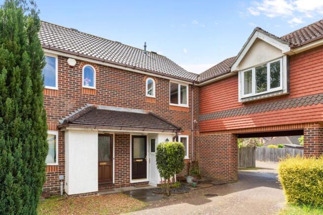 2 bed property, in Lanyon Close, £350,000
