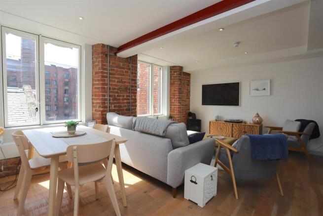 2 bed property, in Murrays Mills, £375,000