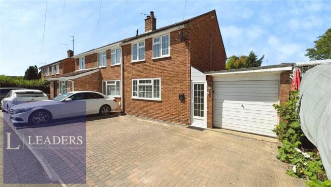 2 bed property, in Colne Road, £280,000