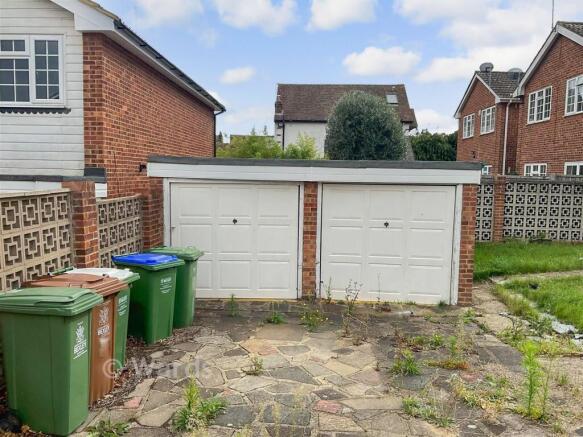 4 bed property, in Carlton Road, £500,000