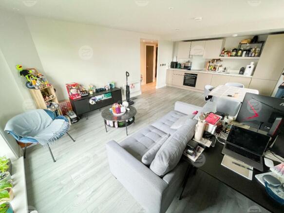2 bed property, in 10/F, £300,000