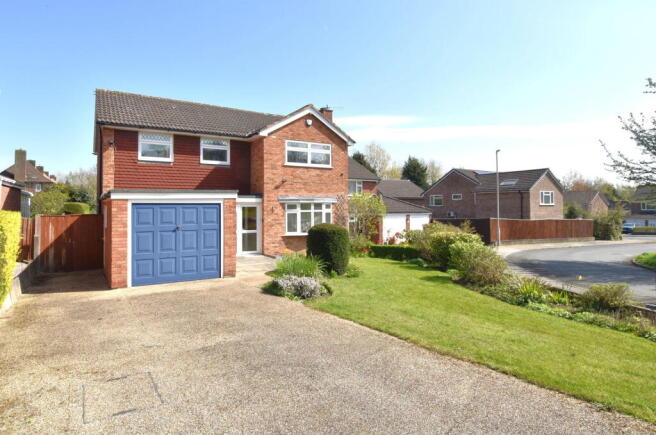 4 bed property, in Farndon Way, £420,000