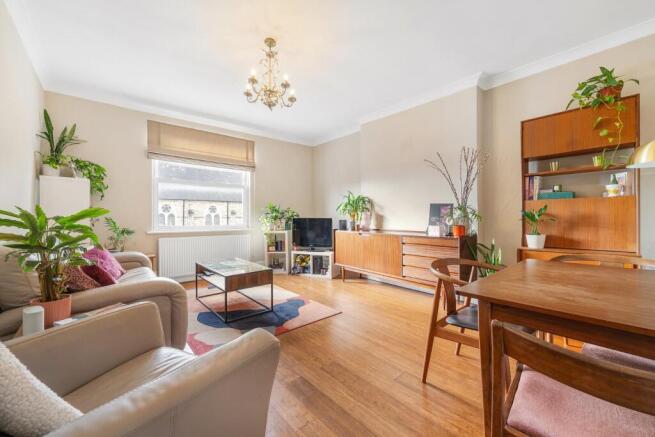 2 bed property, in Lambert Road SW2, £515,000