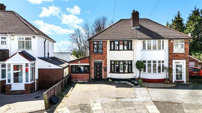 3 bed property, in Endhill Road, £260,000
