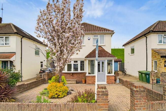 3 bed property, in Walnut Tree Road, £550,000
