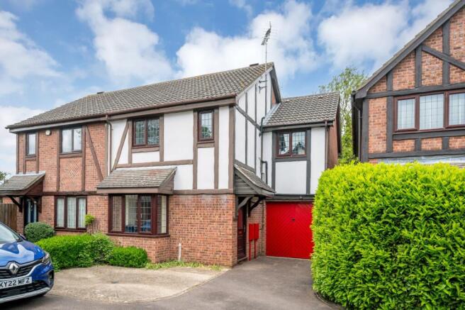 4 bed property, in Brookside, £295,000