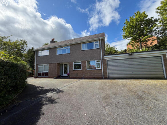 4 bed property, in Bron Y De, £459,950