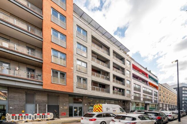 1 bed property, in Jacobs Court, £300,000
