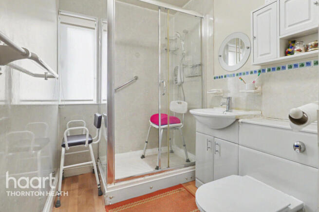 1 bed property, in Sandfield Road, £210,000