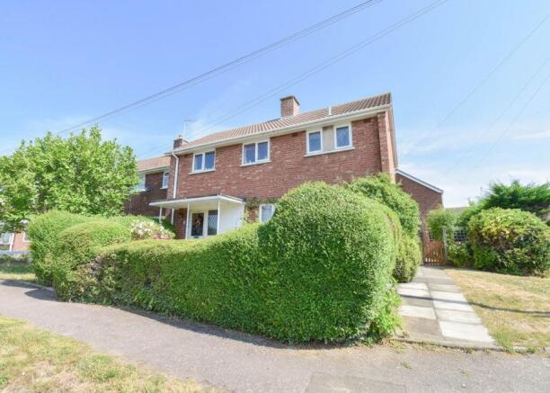 3 bed property, in Downside, £300,000