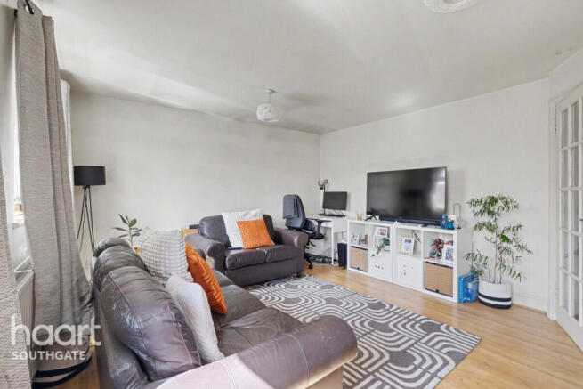 1 bed property, in West End Lane, £275,000