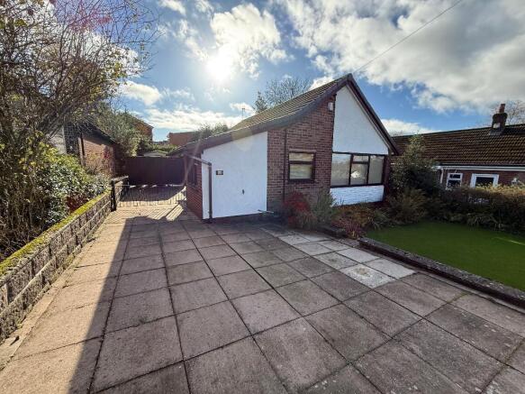 2 bed property, in Uplands Croft, £230,000