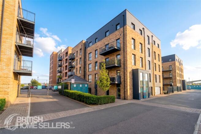 1 bed property, in Thomas Blake Avenue, £185,000