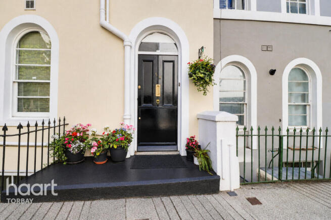 4 bed property, in Coburg Place, £220,000