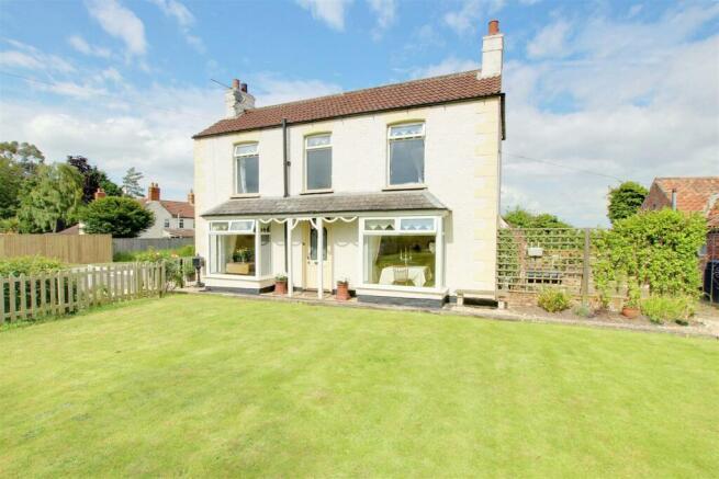 4 bed property, in Manby Middlegate, £390,000