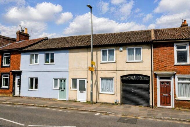 3 bed property, in Hockliffe Road, £250,000