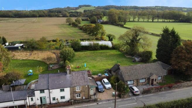 2 bed property, in Pimbo Road, £290,000