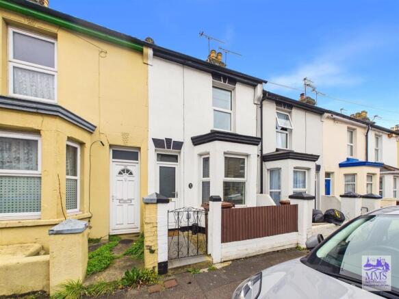 2 bed property, in King Edward Road, £230,000