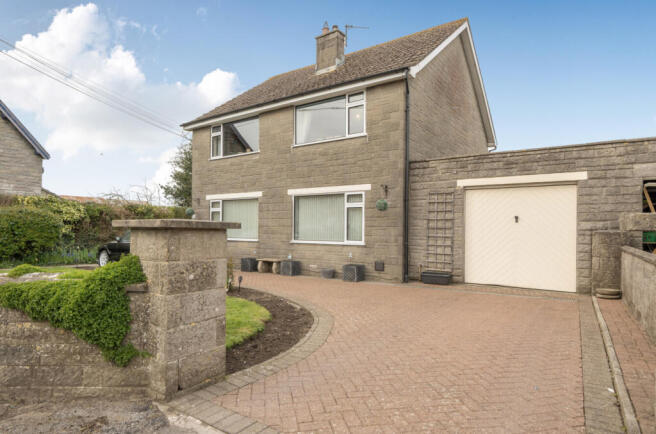 4 bed property, in Main Street, £375,000