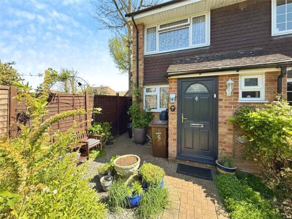 2 bed property, in Bentley Close, £280,000