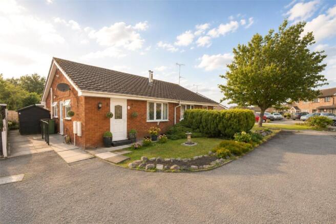 2 bed property, in Littlemore Close, £230,000