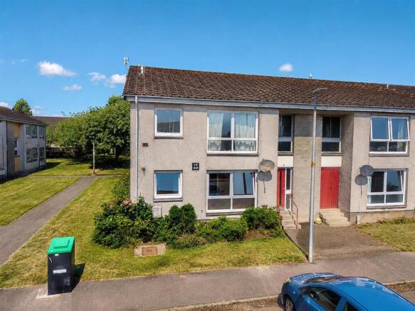2 bed property, in Hamilton Street, £100,000