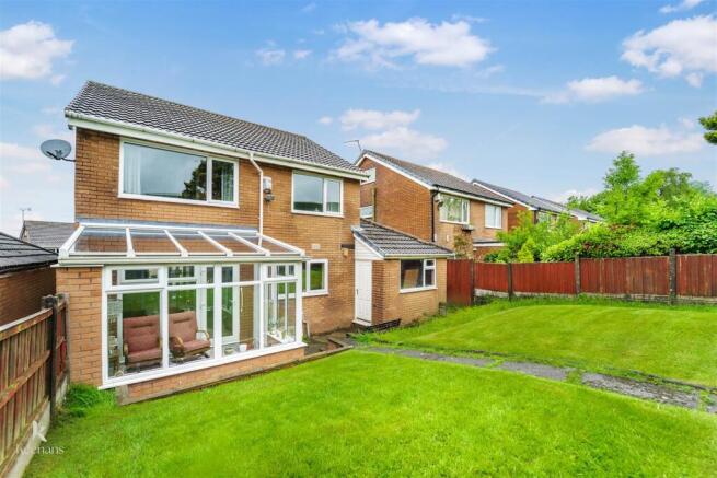 4 bed property, in Cherry Crescent, £335,000