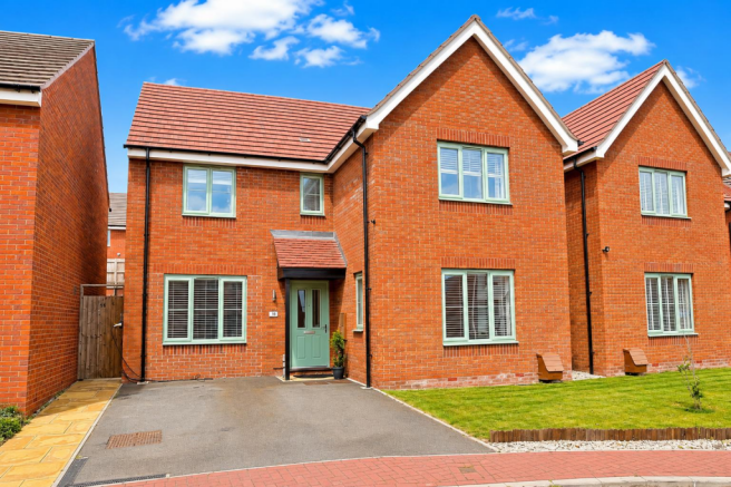 4 bed property, in Roger Blythebrook Avenue, £450,000