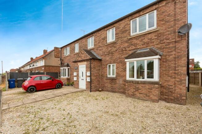 2 bed property, in Beech Road, £95,000