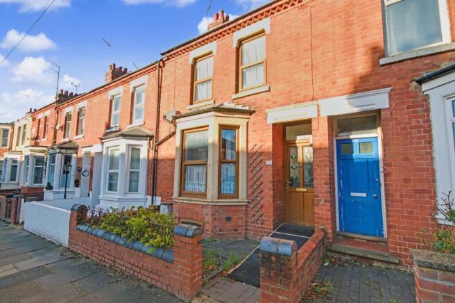 3 bed property, in Balmoral Road, £200,000