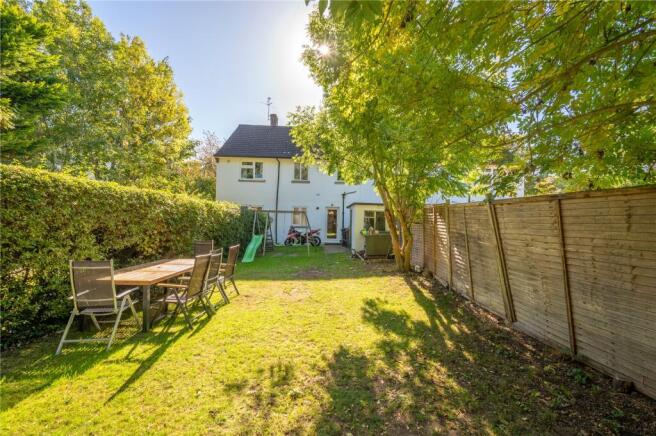 2 bed property, in Abbots Avenue West, £375,000