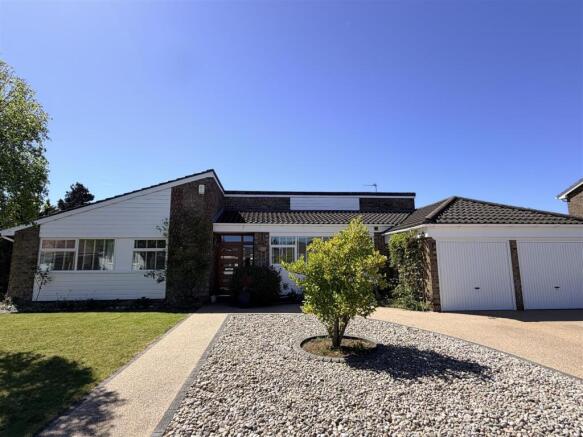 3 bed property, in Audley Close, £625,000