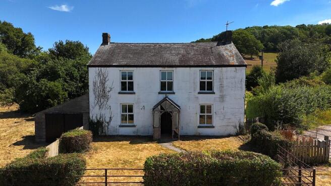 4 bed property, in Court-Y-Gollen Farmhouse, £525,000